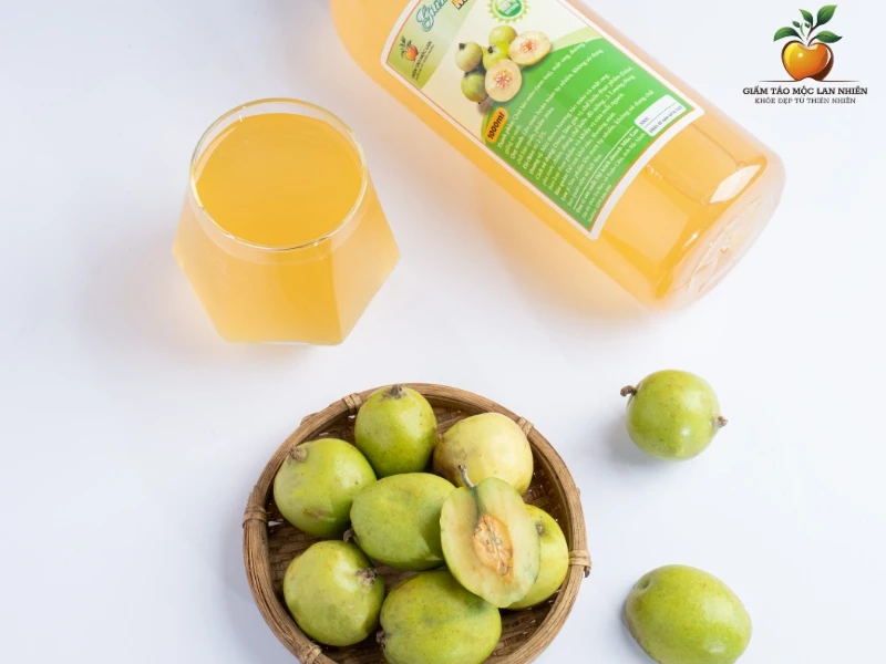 Uống Giấm Táo Hay Giấm Lựu Tốt Hơn? Nên Dùng Loại Nào? 1 Sản phẩm giấm táo được lên men từ táo mèo tươi